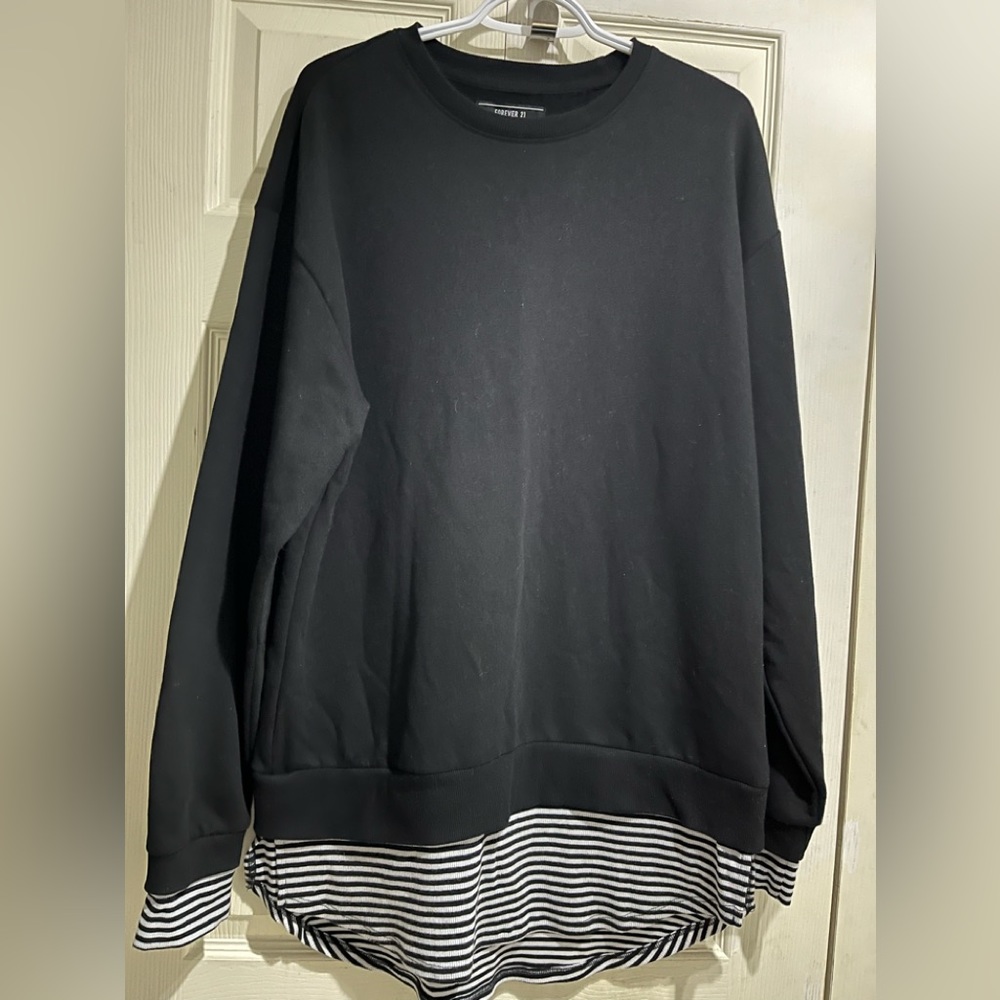 Zara Men’s Black Stripe Sweatshirt in Size Large